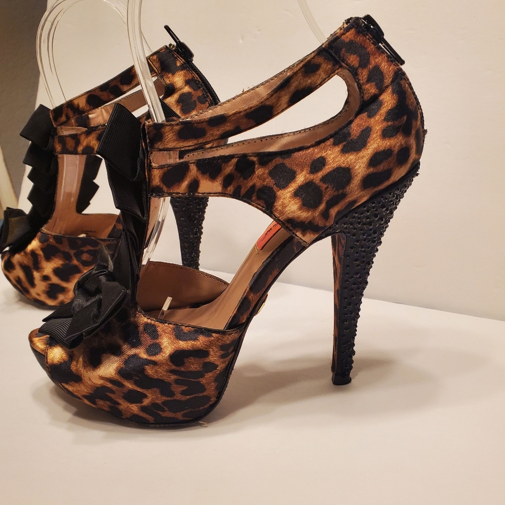 Betsey Johnson Leopard Iconnn Studded Heels Sz 6.5